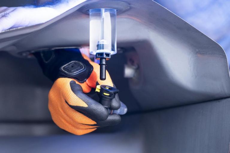 Quara® helps reduce the physical strain and mental stress of blind assembly operations. Quara® helps reduce the physical strain and mental stress of blind assembly operations.